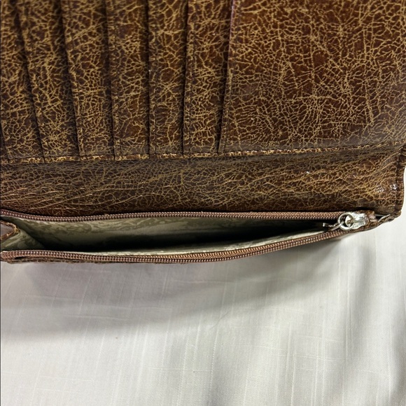 Guess Tri-Tone Wallet - Picture 6 of 8